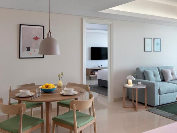 Staybridge Suites Dubai Internet City, an IHG Hotel : photo 10 de la chambre suite 1 chambre lit king-size - Étage supérieur