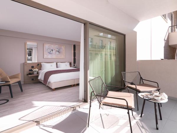 S Hotel Boutique Thessaloniki : photo 1 de la chambre chambre lit queen-size avec balcon