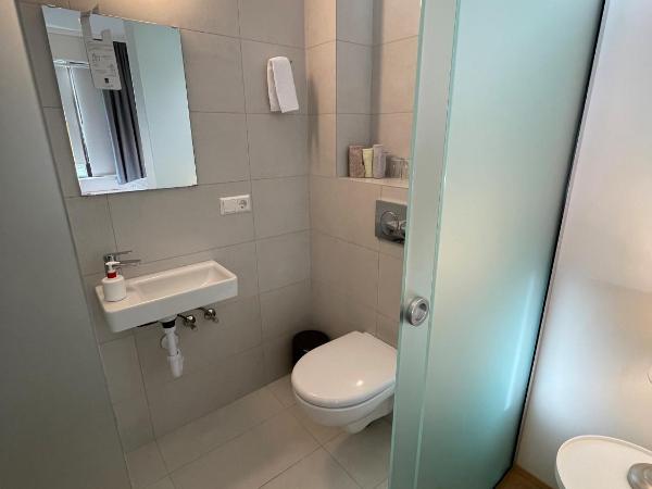 Guesthouse Sunna : photo 3 de la chambre chambre lits jumeaux avec salle de bains privative