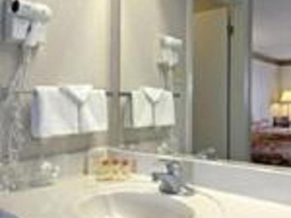 Days Inn by Wyndham San Antonio Splashtown/ATT Center : photo 4 de la chambre chambre lit king-size - non-fumeurs