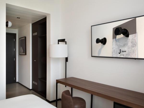 J Hotel : photo 2 de la chambre chambre double ou lits jumeaux