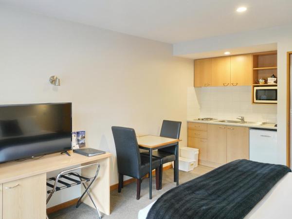 306 Motel Apartments : photo 10 de la chambre studio avec baignoire spa