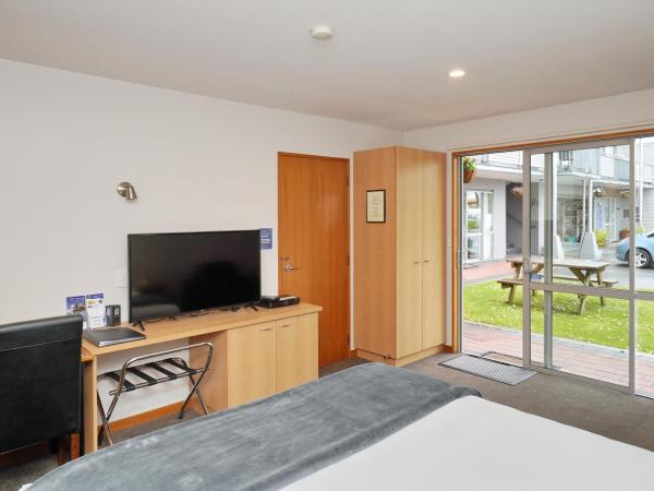 306 Motel Apartments : photo 8 de la chambre studio avec baignoire spa