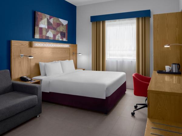 Holiday Inn Express Dubai Airport, an IHG Hotel : photo 1 de la chambre chambre lit king-size standard - fumeurs