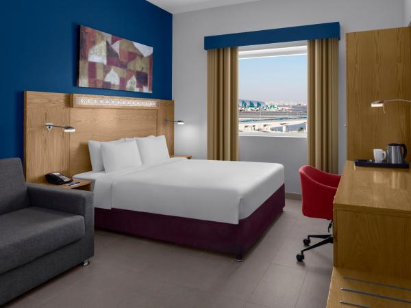 Holiday Inn Express Dubai Airport, an IHG Hotel : photo 3 de la chambre chambre lit king-size standard - accessible aux personnes à mobilité réduite
