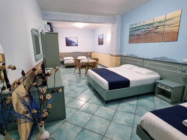 Hotel Centro Congressi Polo Nautico : photo 7 de la chambre chambre quadruple