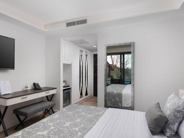 Ellure Luxury Suites : photo 2 de la chambre chambre adria lit king-size - côté piscine