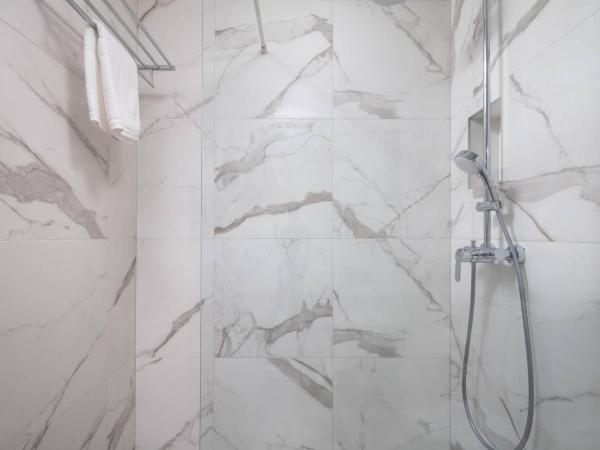 Ellure Luxury Suites : photo 5 de la chambre chambre adria lit king-size - côté piscine