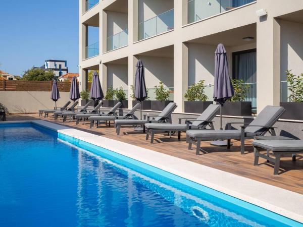 Ellure Luxury Suites : photo 7 de la chambre chambre adria lit king-size - côté piscine