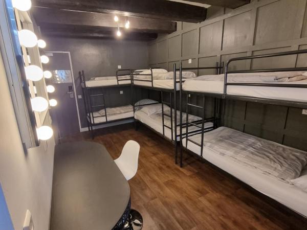 International Budget Hostel City Center : photo 6 de la chambre lit simple dans dortoir de 8 lits