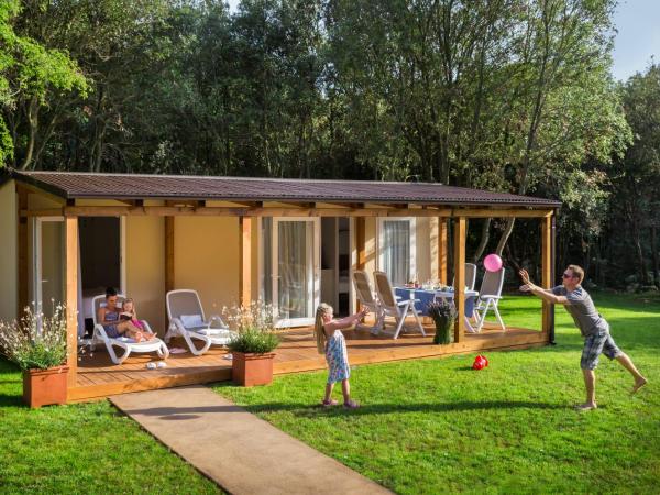 Maistra Camping Polari Mobile homes : photo 4 de la chambre mobile home 2 chambres standard