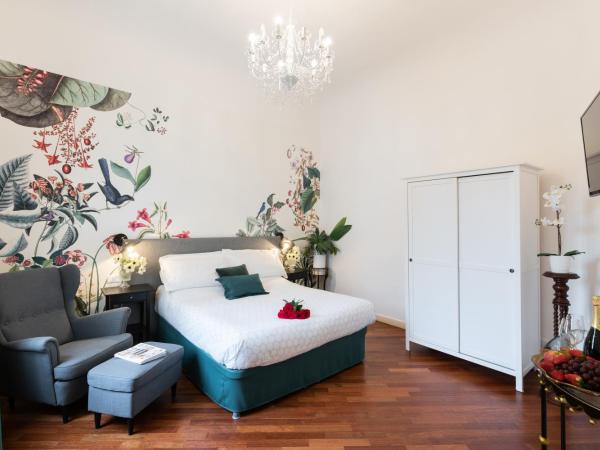 Entire flat with 6 Rooms & 6 Bathrooms, 210 SQMs at Most Historical Center with LIFT !!! : photo 2 de la chambre chambre double deluxe