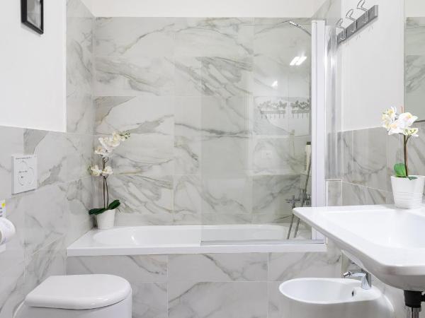 Entire flat with 6 Rooms & 6 Bathrooms, 210 SQMs at Most Historical Center with LIFT !!! : photo 6 de la chambre appartement en duplex