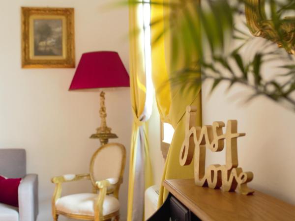 Entire flat with 6 Rooms & 6 Bathrooms, 210 SQMs at Most Historical Center with LIFT !!! : photo 3 de la chambre appartement en duplex