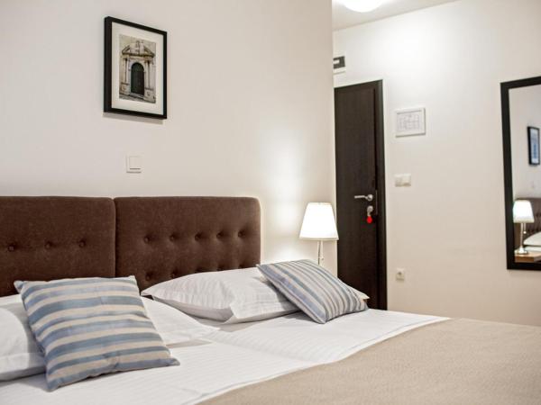 Rooms Margarita : photo 2 de la chambre chambre double ou lits jumeaux avec balcon