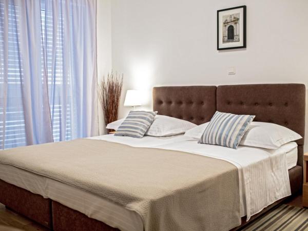Rooms Margarita : photo 1 de la chambre chambre double ou lits jumeaux avec balcon