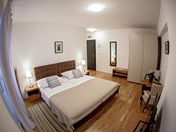 Rooms Margarita : photo 3 de la chambre chambre double ou lits jumeaux avec balcon