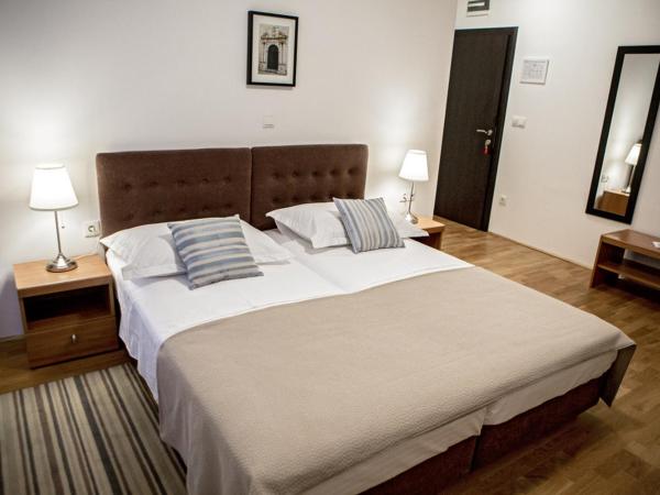 Rooms Margarita : photo 4 de la chambre chambre double ou lits jumeaux avec balcon
