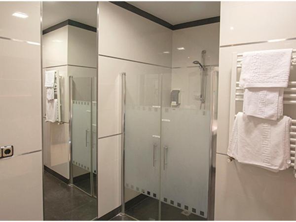 Hostal Atocha Almudena Martín : photo 2 de la chambre chambre lit queen-size - accessible aux personnes à mobilité réduite