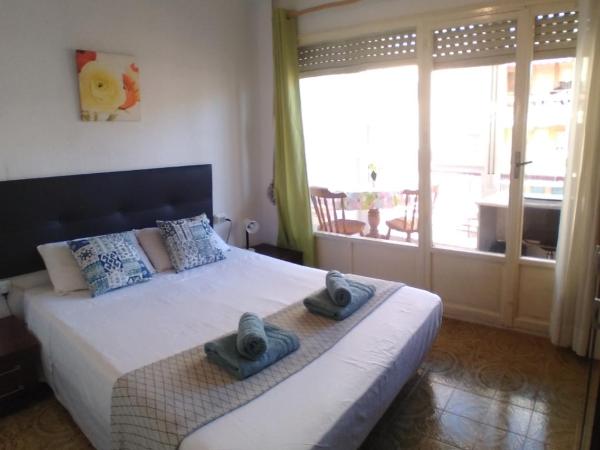 LOVE ALICANTE : photo 9 de la chambre chambre double avec salle de bains commune