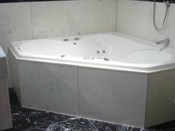 Golfcourse Road Chalets and Lodge : photo 1 de la chambre chalet 2 chambres avec baignoire spa