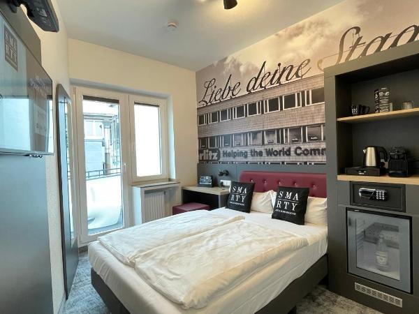 SMARTY Cologne Dom Hotel - Boardinghouse - KONTAKTLOSER SELF CHECK-IN : photo 6 de la chambre petite chambre double