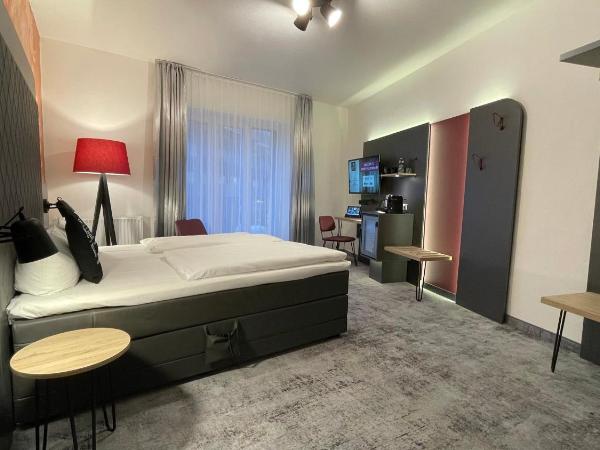 SMARTY Cologne Dom Hotel - Boardinghouse - KONTAKTLOSER SELF CHECK-IN : photo 3 de la chambre grande chambre double