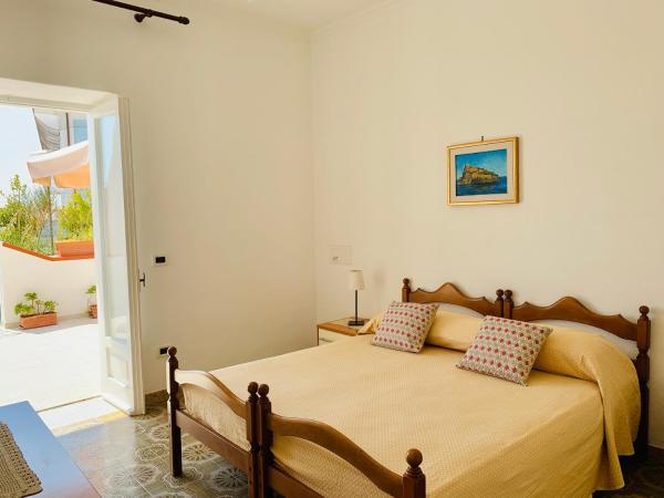 Pensione Casa Verde : photo 3 de la chambre chambre double ou lits jumeaux - vue latérale sur mer