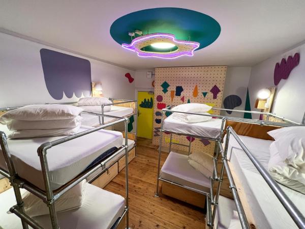 Art Hostel : photo 1 de la chambre lit dans dortoir mixte de 8 lits 