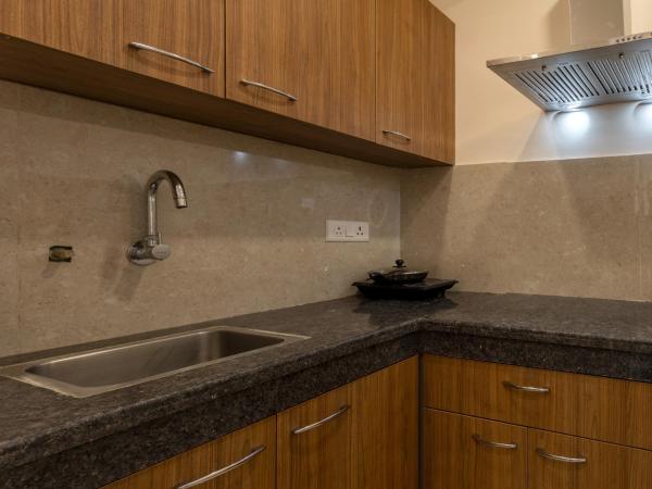 Perch Service Apartment-MG Road : photo 10 de la chambre studio avec balcon 