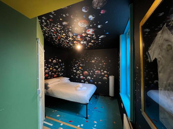 Art Hostel : photo 4 de la chambre chambre double avec salle de bains privative