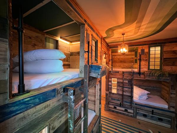Art Hostel : photo 4 de la chambre lit dans dortoir mixte de 8 lits 