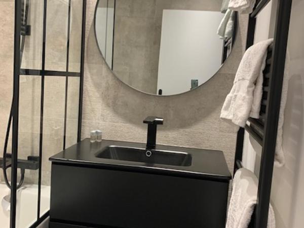 Luxe Parisien - Petit Varenne : photo 7 de la chambre appartement deluxe