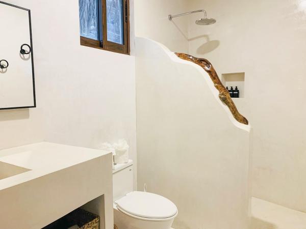 Dune Boutique Hotel located at the party zone : photo 9 de la chambre chambre supérieure - vue sur piscine