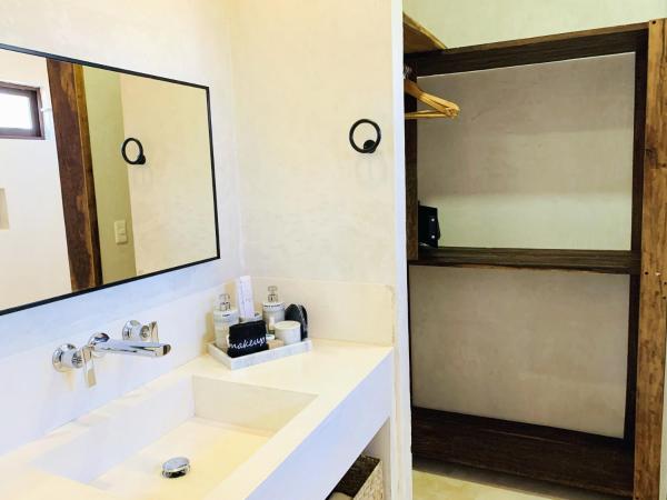 Dune Boutique Hotel located at the party zone : photo 6 de la chambre chambre duna