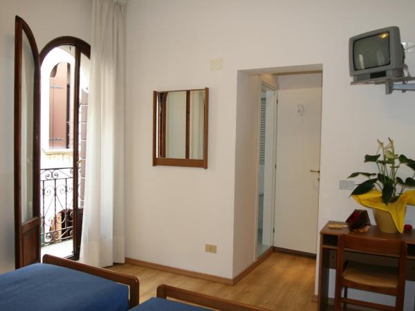 Hotel Caprera : photo 2 de la chambre chambre lits jumeaux