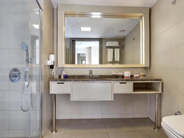 Ramada Plaza By Wyndham Izmir : photo 3 de la chambre chambre lit king-size - non-fumeurs