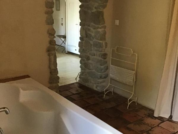 Aux Anges Gardiens : photo 9 de la chambre chambre double supérieure - vue sur jardin