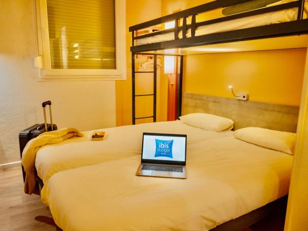 ibis Budget Colmar Centre Gare : photo 9 de la chambre chambre triple avec 1 lit double et 1 lit superposé