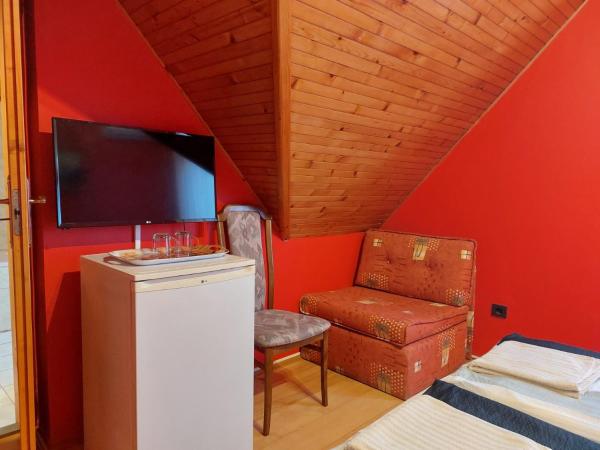 Napfény villa : photo 3 de la chambre chambre double – vue sur lac