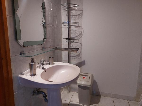 Napfény villa : photo 8 de la chambre chambre double – vue sur lac