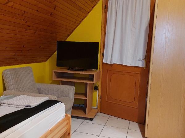 Napfény villa : photo 4 de la chambre chambre simple avec baignoire