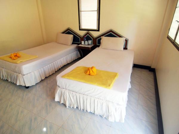 Lanta Coral Beach Resort : photo 2 de la chambre bungalow lits jumeaux avec ventilateur