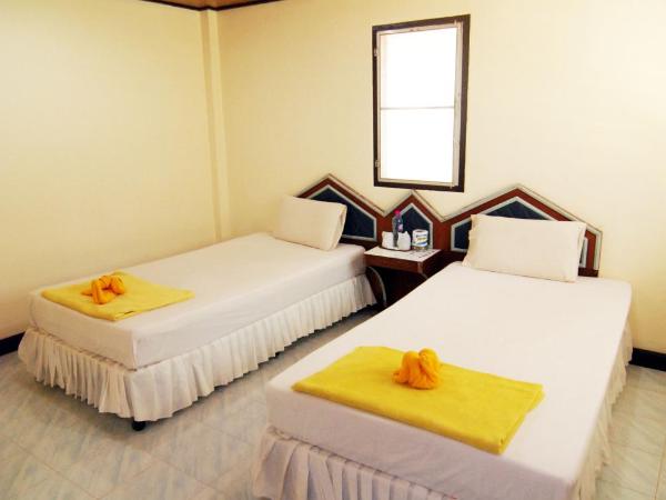Lanta Coral Beach Resort : photo 4 de la chambre bungalow lits jumeaux avec ventilateur