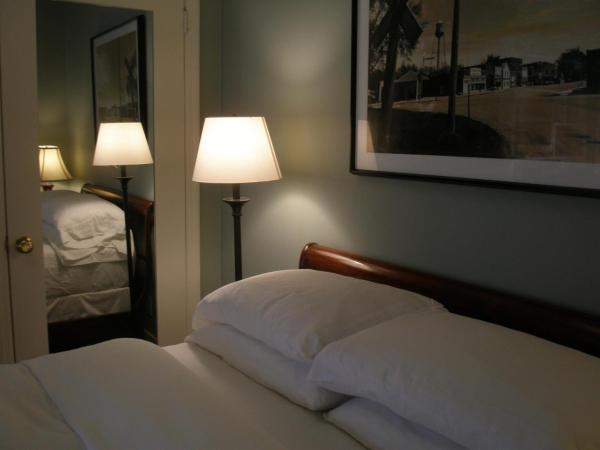Incentra Village Hotel : photo 9 de la chambre studio dakota avec grand lit et kitchenette
