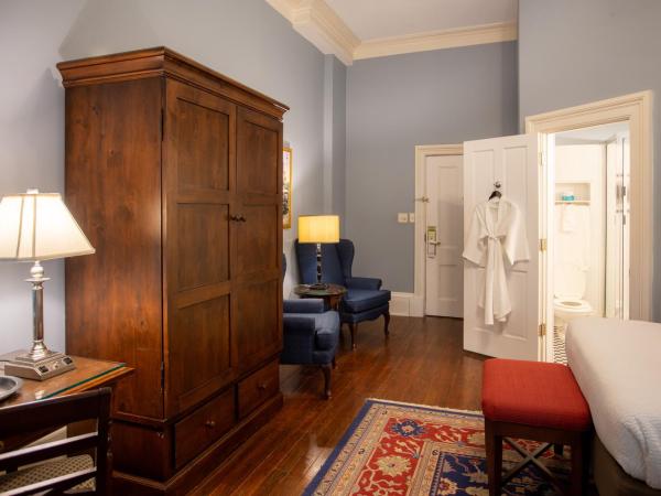 The Marshall House, Historic Inns of Savannah Collection : photo 9 de la chambre chambre supérieure avec 2 lits queen-size