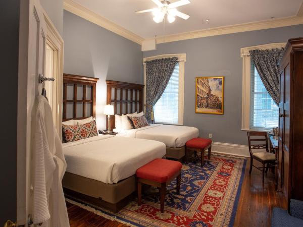 The Marshall House, Historic Inns of Savannah Collection : photo 1 de la chambre chambre supérieure avec 2 lits queen-size