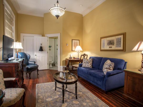 The Marshall House, Historic Inns of Savannah Collection : photo 1 de la chambre suite avec cour