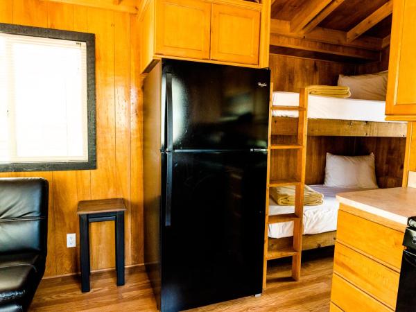 Garden of the Gods RV Resort : photo 3 de la chambre resort cottage with bunks