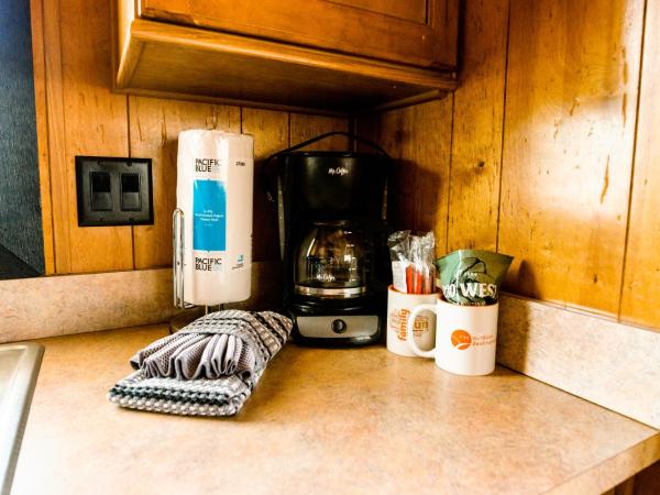 Garden of the Gods RV Resort : photo 2 de la chambre resort cottage with bunks